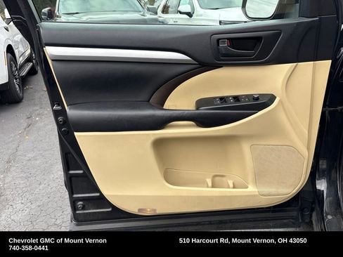 Used 2017 Toyota Highlander LE image 18