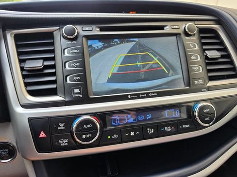 Used 2018 Toyota Highlander Limited AWD/4WD image 55