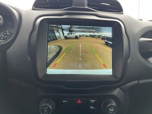 Used 2023 Jeep Renegade Latitude AWD/4WD image 8