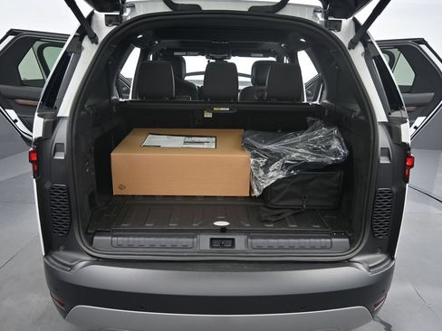 New 2026 Land Rover Discovery S AWD/4WD image 15