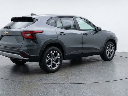 Used 2025 Chevrolet Trax LT image 9