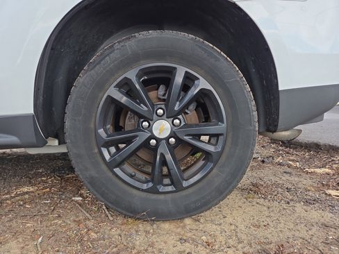 Used 2017 Chevrolet Equinox LT image 30