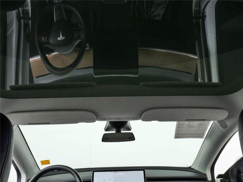 Used 2023 Tesla Model Y Long Range AWD/4WD image 19