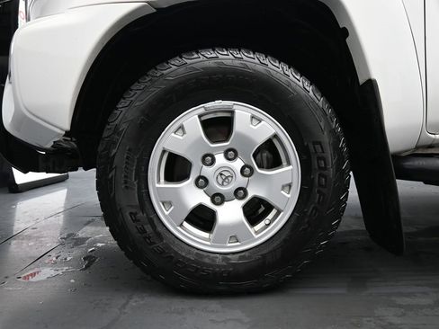 Used 2015 Toyota Tacoma PreRunner w/ SR5 Package image 12