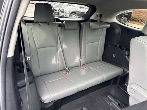 Used 2024 Toyota Highlander Platinum image 12