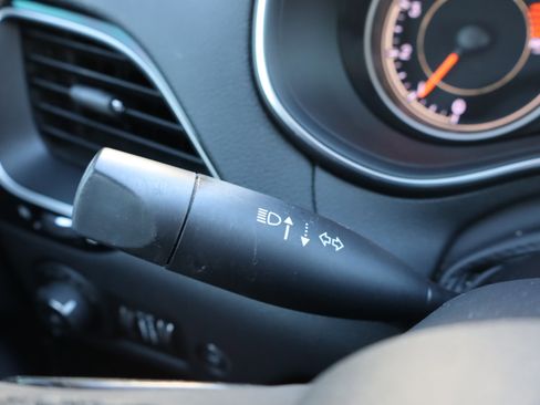 Used 2020 Jeep Cherokee Latitude Plus image 21