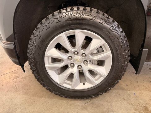 Used 2022 Chevrolet Silverado 1500 Custom w/ LPO, Dark Essentials Package AWD/4WD image 14
