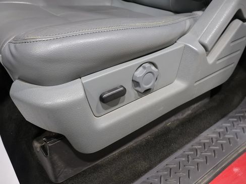 Used 2014 Ford F150 XLT w/ XLT Chrome Package AWD/4WD image 13