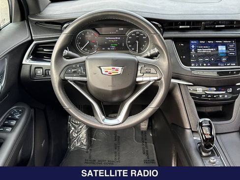 Used 2025 Cadillac XT6 Luxury FWD image 17