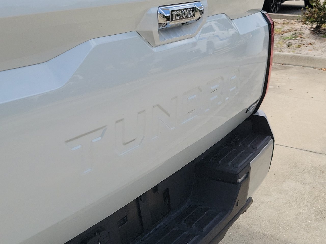 Used 2026 Toyota Tundra Limited AWD/4WD image 6