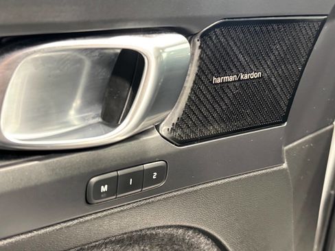 Used 2022 Volvo C40 P8 Recharge Ultimate image 11