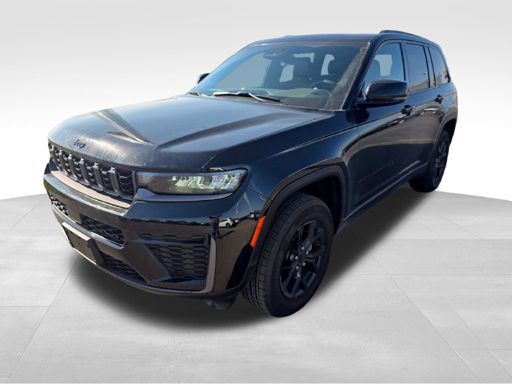 Used 2026 Jeep Grand Cherokee Altitude AWD/4WD image 2