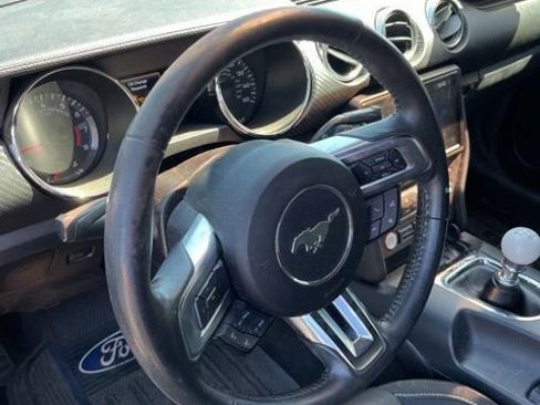 Used 2017 Ford Mustang Coupe RWD image 11