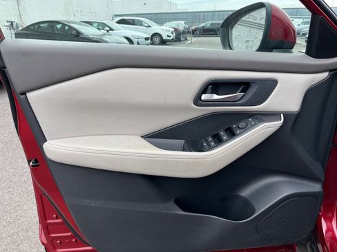 Used 2025 Nissan Rogue SV AWD/4WD image 18