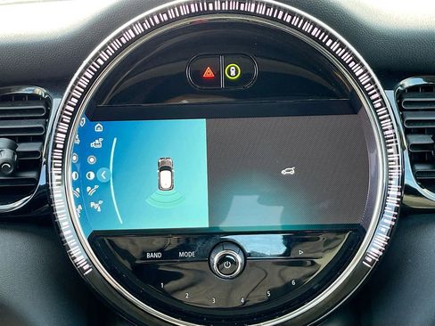 Used 2023 MINI Cooper 2-Door Hardtop image 12