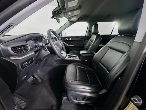 Used 2024 Ford Explorer XLT w/ Equipment Group 202A image 13