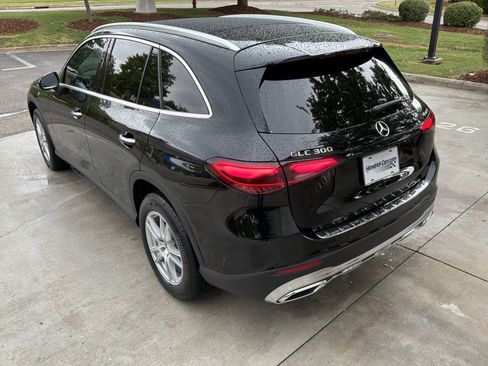 Used 2023 Mercedes-Benz GLC 300 4MATIC image 8