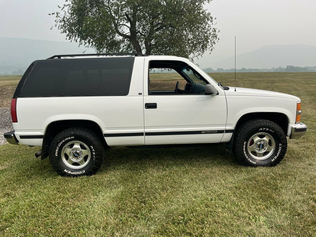 Used 1996 Chevrolet Tahoe 4WD 2-Door image 2