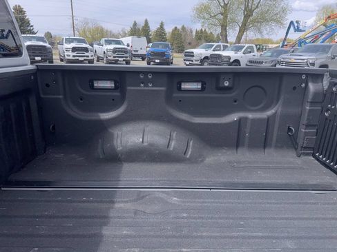 Used 2018 Nissan Titan SV w/ SV Convenience Package AWD/4WD image 10