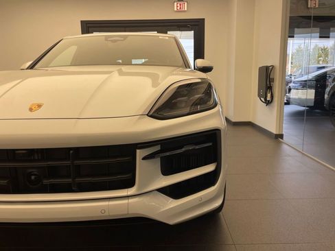New 2026 Porsche Cayenne AWD/4WD image 22