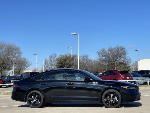 Used 2025 Honda Accord Sport image 3