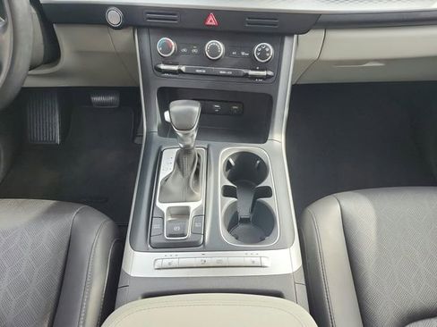 Certified 2023 Kia Carnival LX image 14