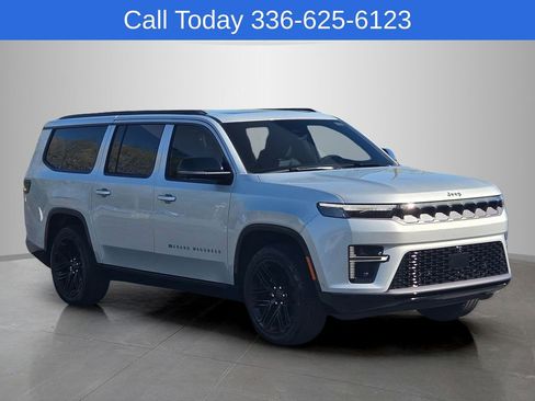 New 2026 Jeep Grand Wagoneer L Limited AWD/4WD image 5