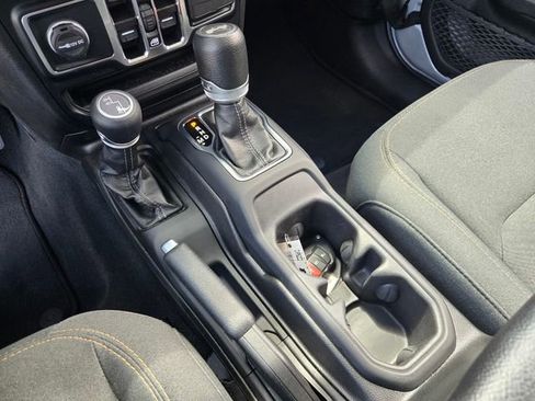 Used 2024 Jeep Wrangler Unlimited Sport AWD/4WD image 19