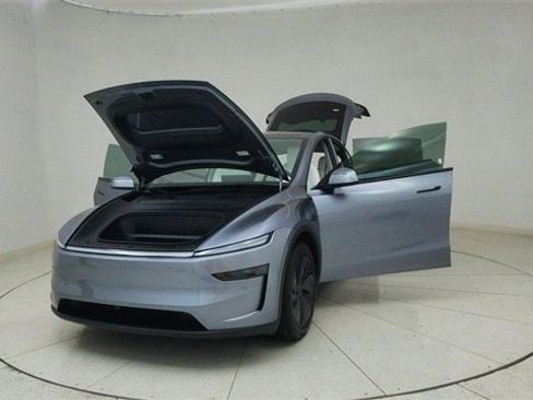 Used 2026 Tesla Model Y 2WD image 69