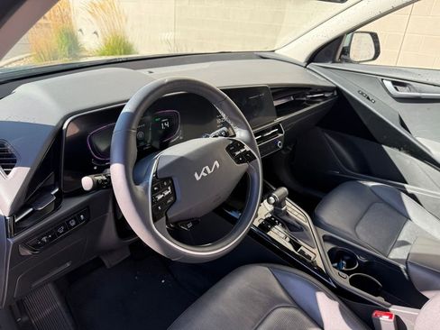 Used 2023 Kia Niro SX image 15