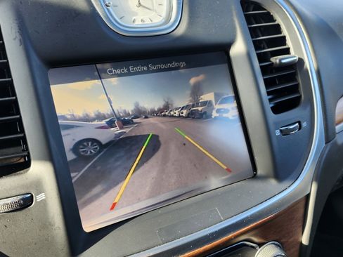 Used 2016 Chrysler 300 C Platinum image 28