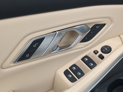 Used 2023 BMW 330i 330i w/ Convenience Package image 17