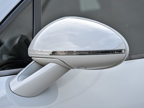 Used 2025 Porsche Macan w/ Premium Package Plus AWD/4WD image 9