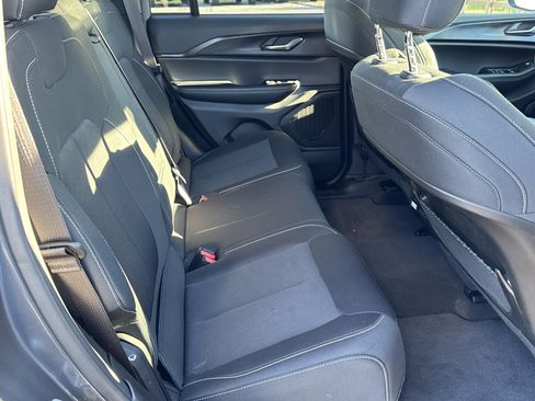 Used 2025 Jeep Grand Cherokee Laredo X w/ Luxury Tech Group I image 17