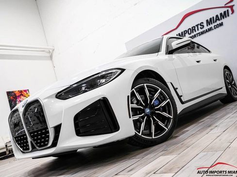 Used 2022 BMW i4 eDrive40 w/ M Sport Package image 9