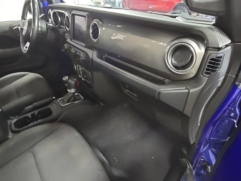 Used 2019 Jeep Wrangler Unlimited Sahara w/ Uconnect 4C Nav & Sound Group AWD/4WD image 33