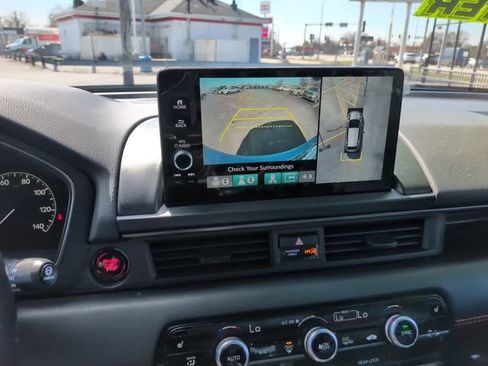 Used 2025 Honda Pilot TrailSport image 16