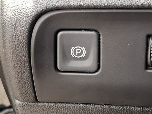 Used 2023 Buick Enclave Essence AWD/4WD image 27