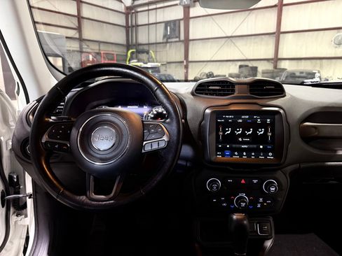 Used 2018 Jeep Renegade Limited w/ UConnect 8.4 Nav Group FWD image 29