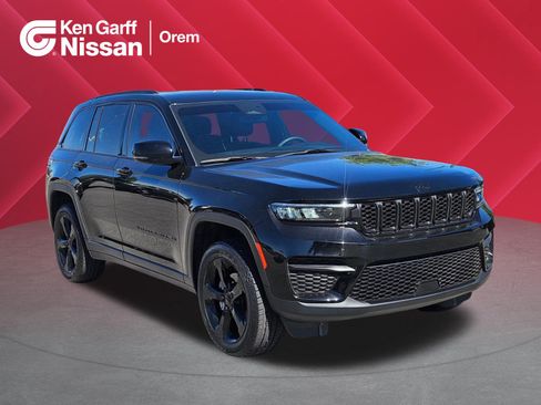 Used 2023 Jeep Grand Cherokee Altitude AWD/4WD image 1