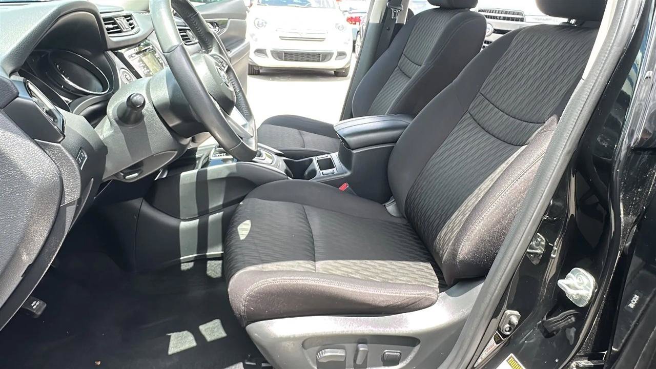 Used 2017 Nissan Rogue SV w/ Midnight Edition FWD image 18
