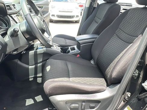Used 2017 Nissan Rogue SV w/ Midnight Edition FWD image 18