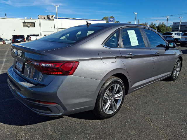Used 2024 Volkswagen Jetta SE FWD image 6