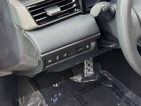 Used 2025 Toyota Camry XSE FWD image 10