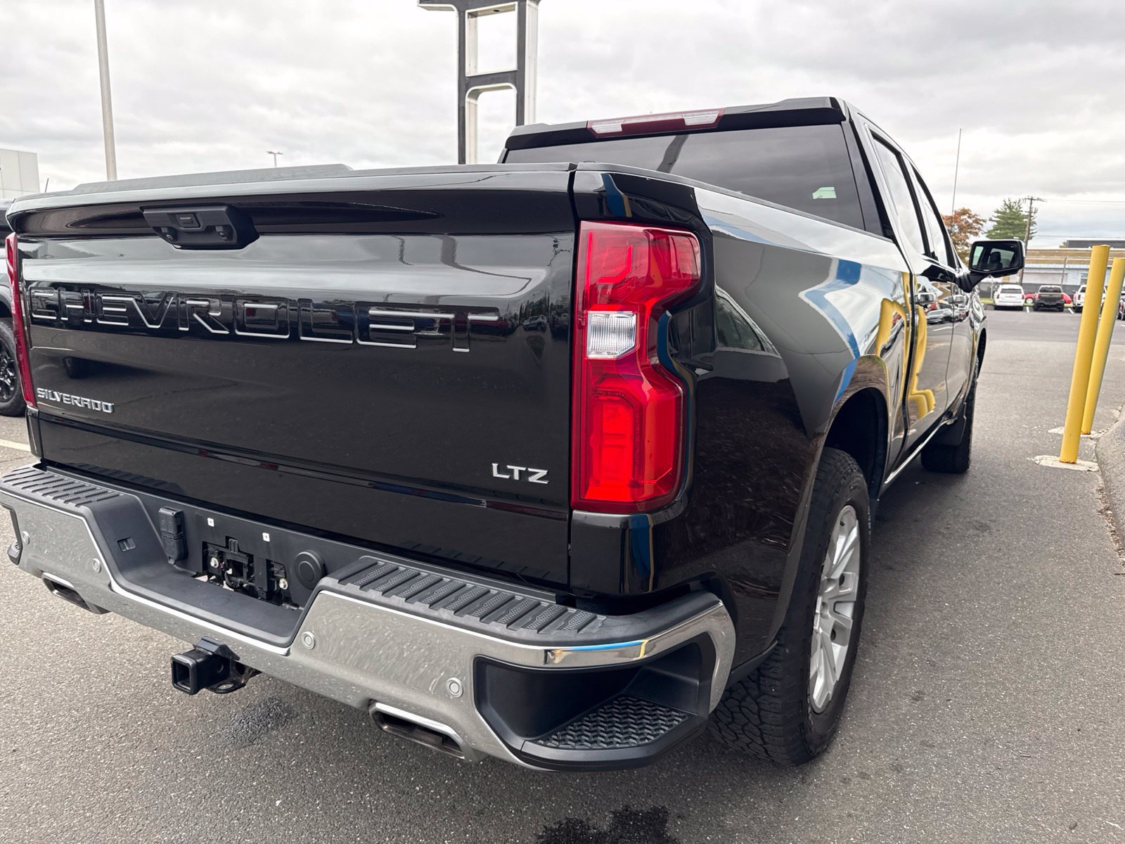 Used 2022 Chevrolet Silverado 1500 LTZ AWD/4WD image 6