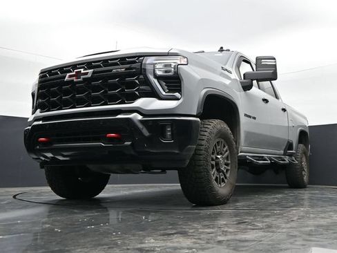 Used 2025 Chevrolet Silverado 2500 ZR2 w/ Technology Package AWD/4WD image 40