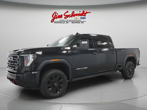 Used 2025 GMC Sierra 2500 AT4 w/ Technology Package AWD/4WD image 2