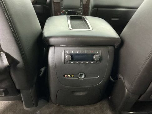 Used 2011 GMC Yukon XL Denali AWD/4WD image 22