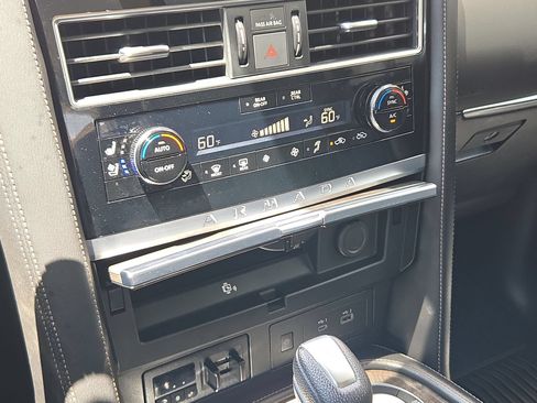 Used 2023 Nissan Armada Platinum w/ Captain's Chairs Package RWD image 20
