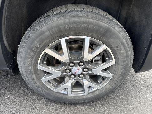 Used 2023 GMC Acadia SLE w/ Driver Convenience Package FWD image 4